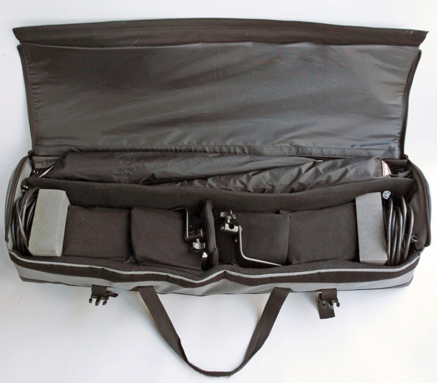 Sold Calumet Travelite 1500ws Kit 2Travelite 750 Flash+2 Stands+Roll