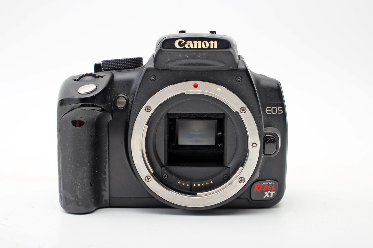 Canon Rebel XT Digital 8.0 Megapixel CMOS DIGIC II 8mp SLR camera Body+